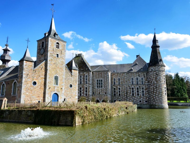 Jehay-Bodegnée Castle