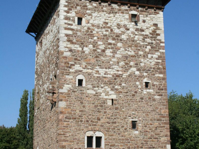 Romaanse toren van Amay