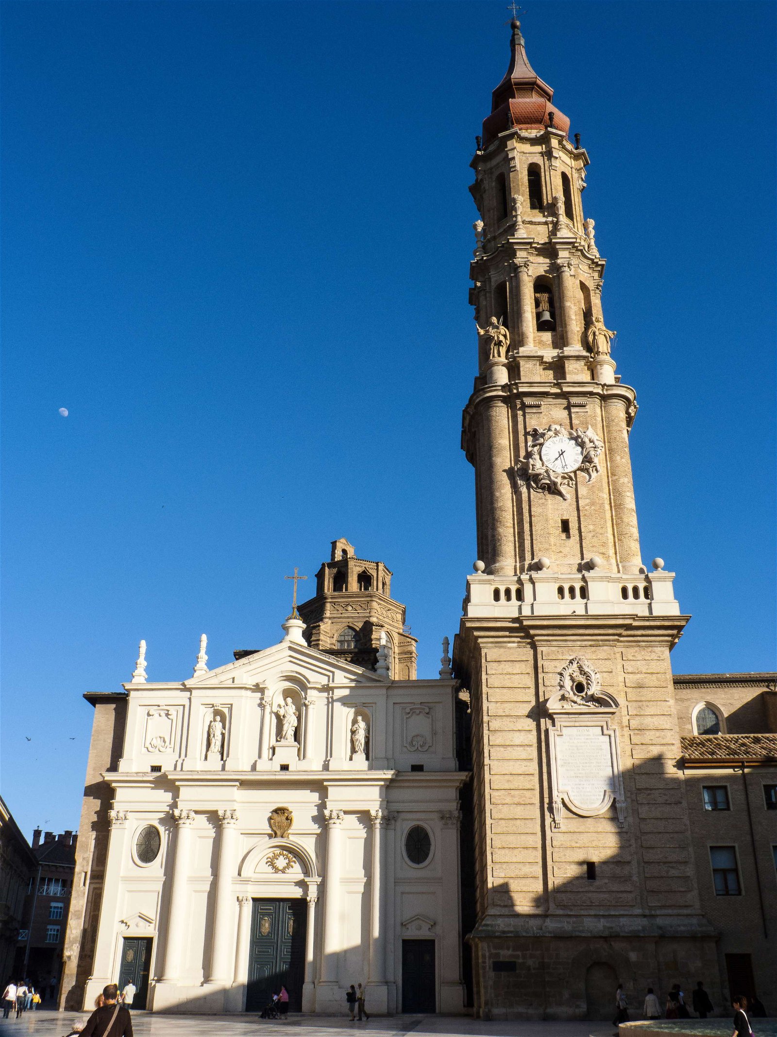 Museo de Tapices y Capitular de la Seo