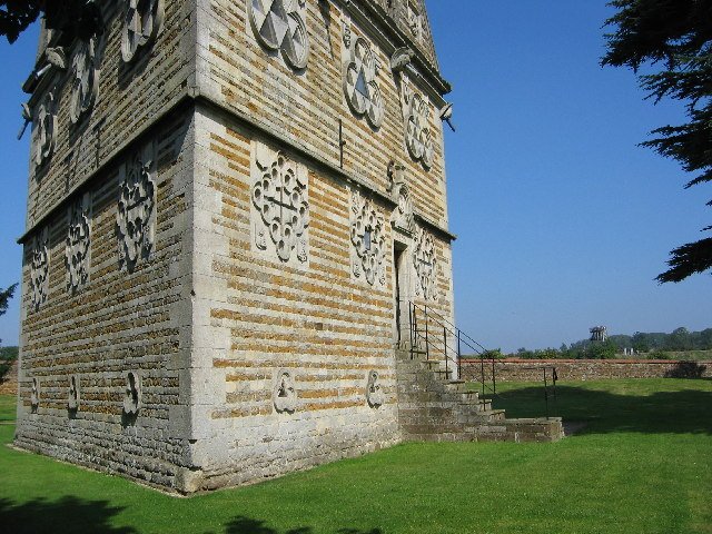 Rushton Triangular Lodge