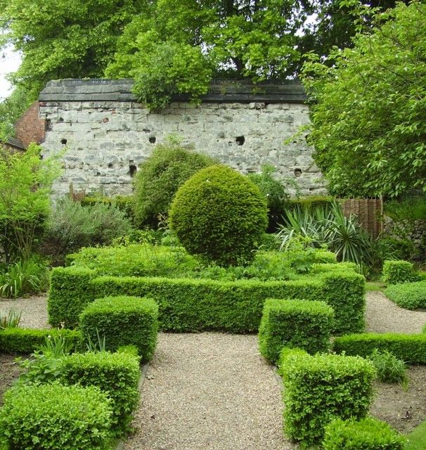 Newarke Houses Museum and Gardens (Leicester) - Visitor Information ...