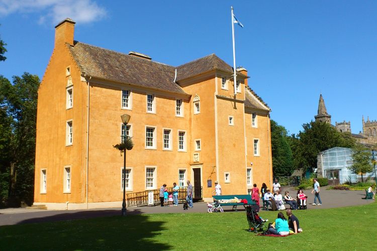 Pittencrieff House Museum