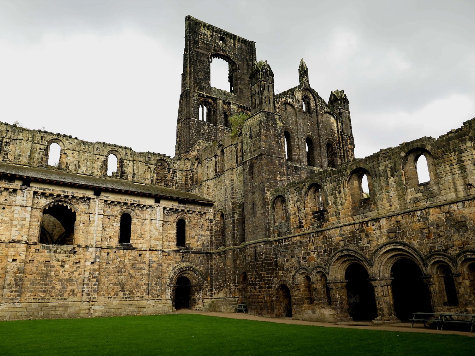 Kirkstall Abbey (Leeds) - Visitor Information & Reviews