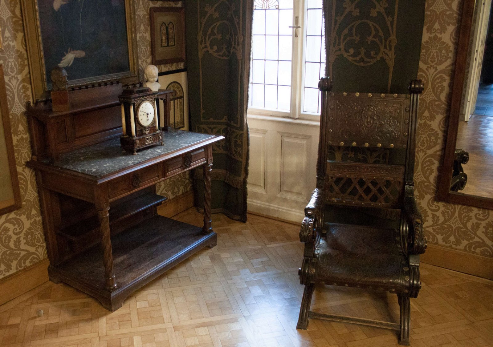 Roth Miksa Memorial House