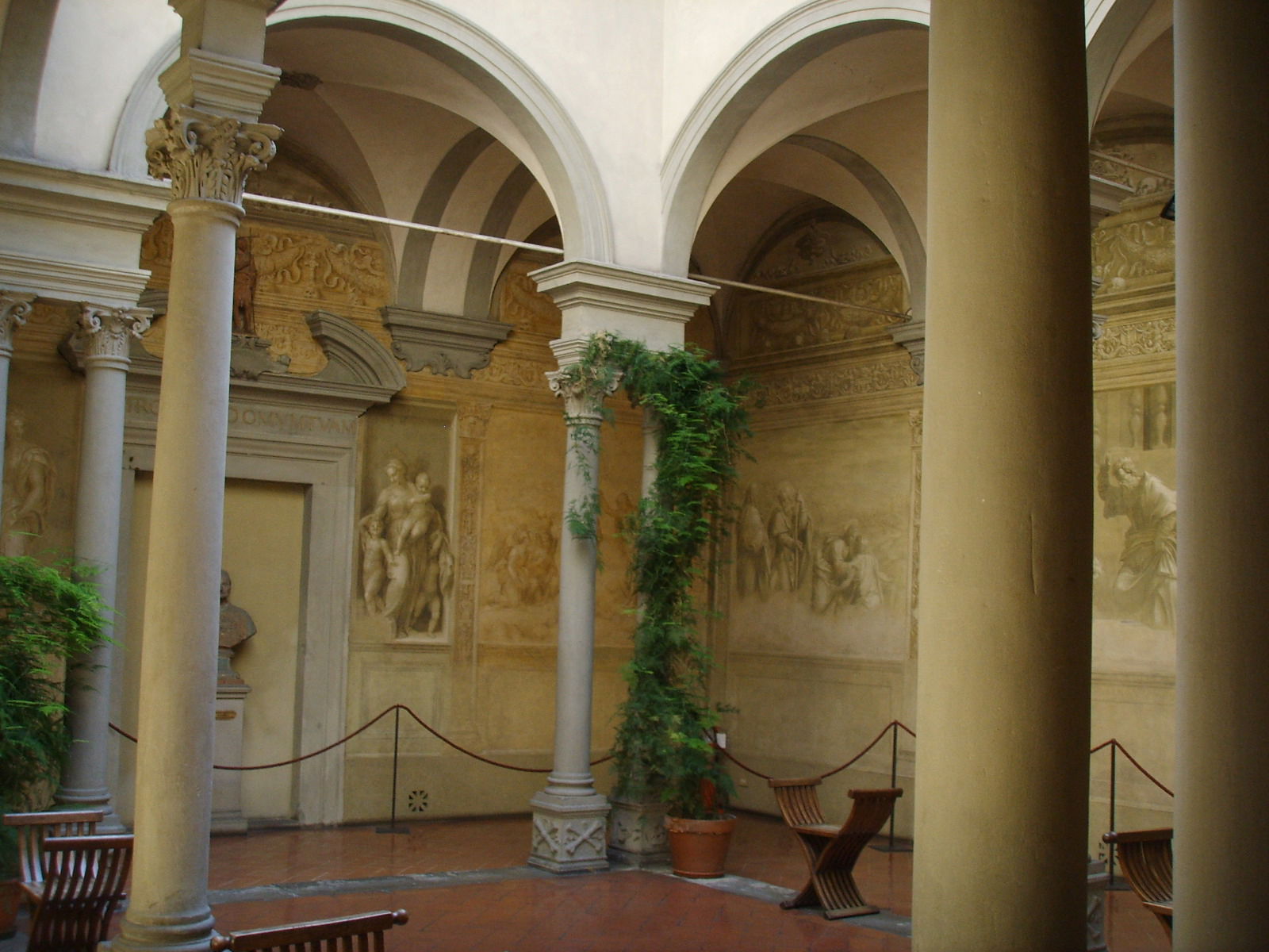 Chiostro dello Scalzo