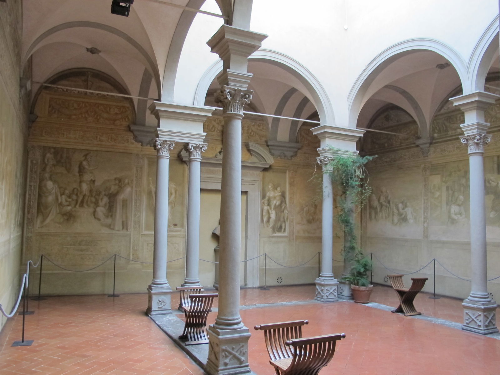 Chiostro dello Scalzo