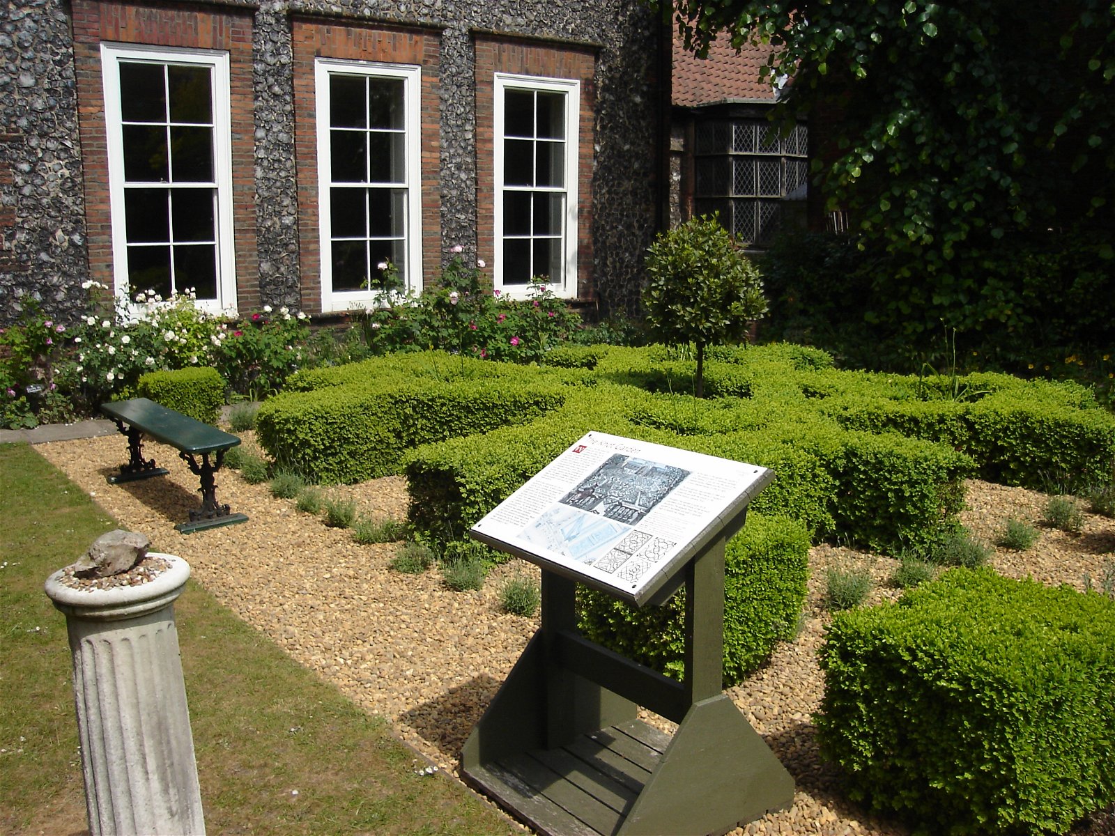 Strangers' Hall (Norwich) - Visitor Information & Reviews